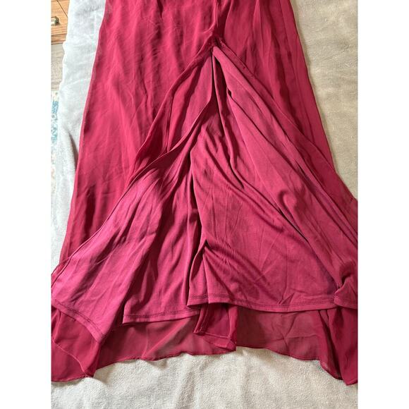 NWT THREAD Bridesmaid Ines Chiffon Sleeveless Gown
Burgundy Dessy Size 12 R - Picture 12 of 12